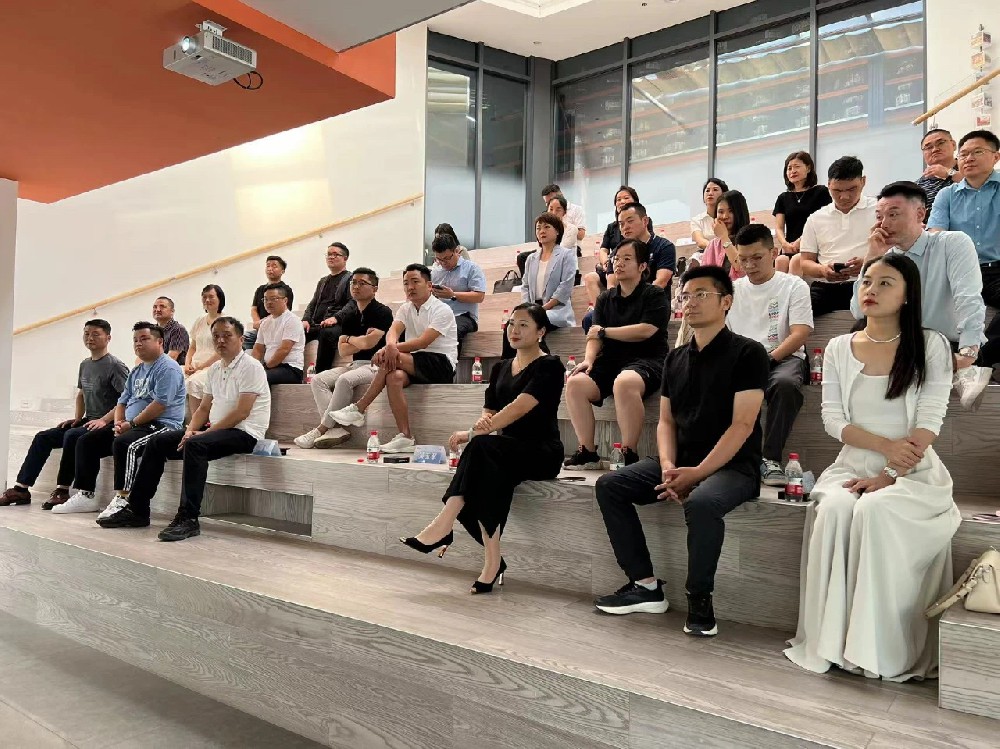 北大盛世青年企业家管理实战研修班班级企业互访走进——中凯公司